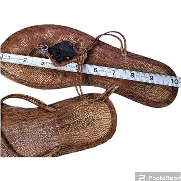 Vintage Kenneth Cole New York Leather Hardware Embellished Flip Flop Sandals 9.5 - Picture 8 of 8